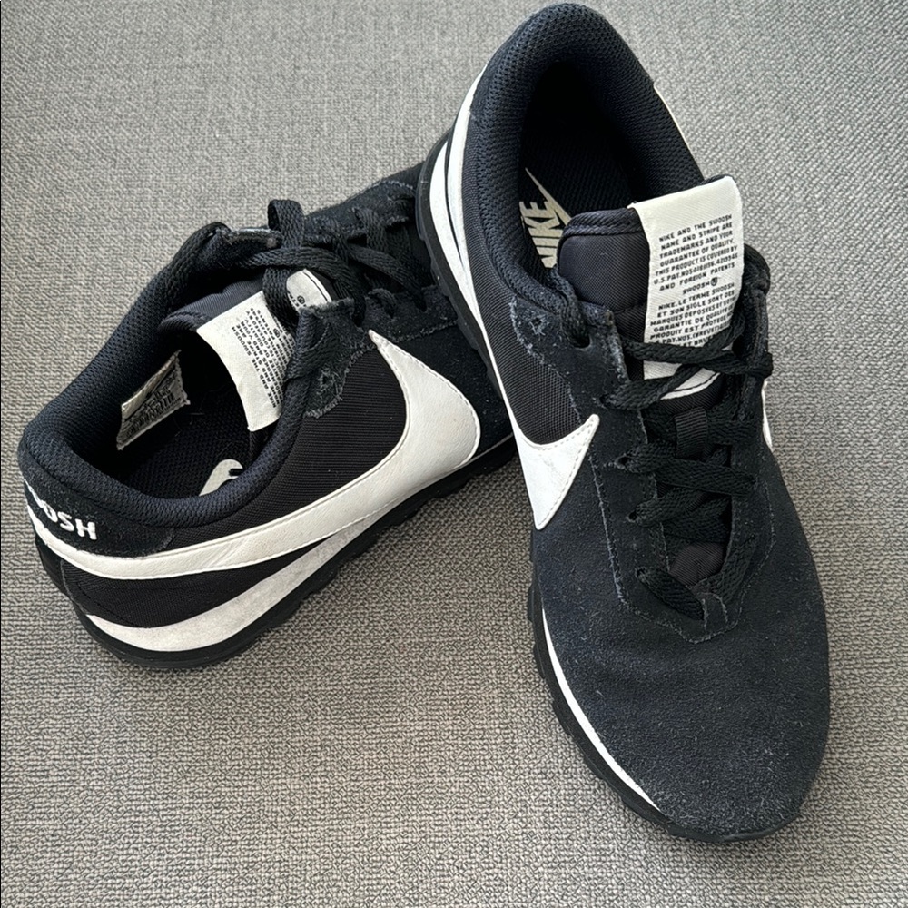 Nike Women’s Black and White Sneakers, Swoosh, 8.5